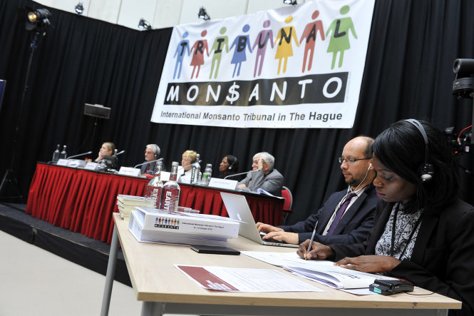 Năm thẩm phán trong phiên tòa Monsanto - Ảnh: Tòa án quốc tế về Monsanto