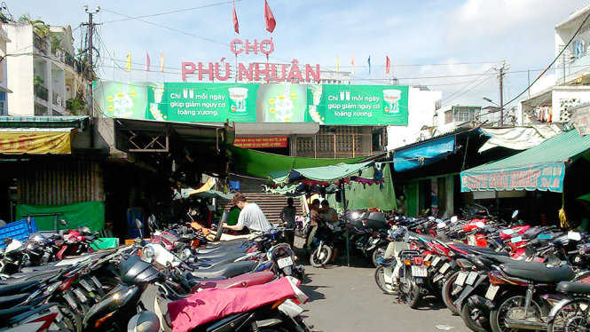 Chợ Phú Nhuận (tức chợ Xã Tài xưa) nằm trên đường Phan Đình Phùng, Q. Phú Nhuận, Tp.HCM - Ảnh: Hồ Tường