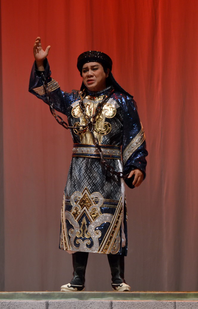 Nghệ sĩ Thanh Sang trong trích đoạn Tiếng trống Mê Linh (tháng 3-2014) tại Nhà hát Bến Thành - Ảnh: T.T.D.