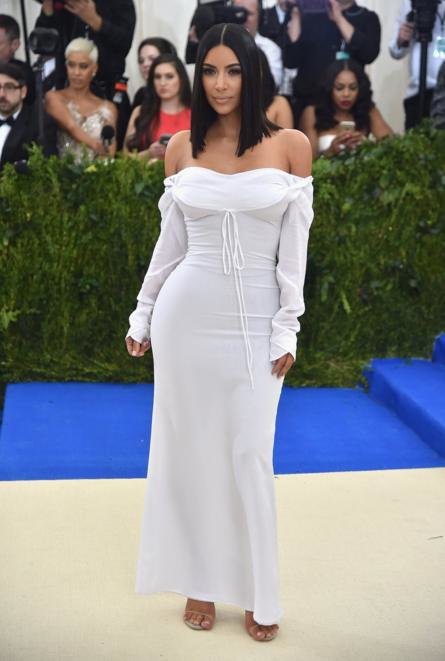 Kim Kardashian West cũng chọn váy của Vivienne Westwood mà không phải Comme de Garcons - Ảnh: GETTY IMAGES