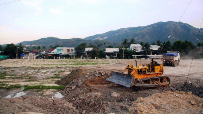 Xóm Gò, thôn Võ Cang, xã Vĩnh Trung (TP Nha Trang) sắp bị giải tỏa và ruộng lúa đang bị san lấp để làm dự án khu đô thị Vĩnh Trung - Ảnh: P.S.Ngân