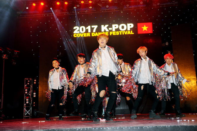 Supernova đã vượt qua 15 nhóm nhảy khác trong vòng chung kết tại Việt Nam để có mặt trong vòng chung kết K-pop cover dance festival 2017 ở Hàn Quốc vào tháng 6 tới - Ảnh: Hồng Thẩm