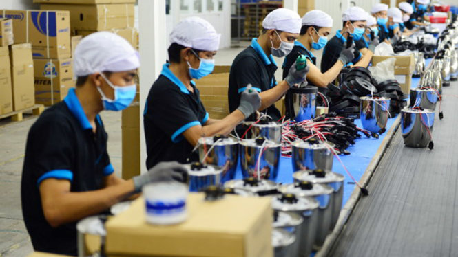 Tỉ trọng đóng góp của kinh tế tư nhân trong GDP và tốc độ tăng trưởng qua một số năm. Trong ảnh: dây chuyền sản xuất của Công ty cổ phần điện tử ASANZO Việt Nam (Q.Bình Tân, TP.HCM) - Ảnh: QUANG ĐỊNH
