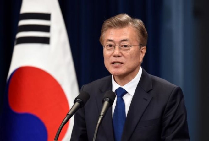 Tân tổng thống Hàn Quốc Moon Jae-in phát biểu trong cuộc họp báo tại phủ tổng thống tại Seoul ngày 10-5 - Ảnh: Reuters