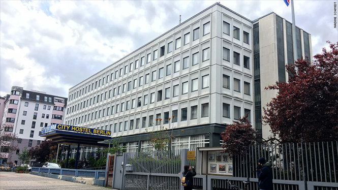 Toàn cảnh nhà nghỉ City Hostel Berlin nằm liền kề đại sứ quán Triều Tiên tại Berlin - Ảnh: Nadine Schmidt