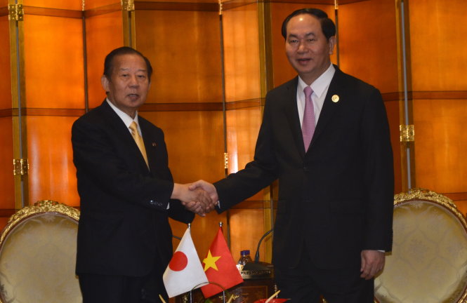 Trong các hoạt động tại Bắc Kinh ngày 14-5, Chủ tịch nước Trần Đại Quang (phải) đã tiếp ông Toshihiro Nikai - tổng thư ký Đảng Tự do dân chủ (LDP) Nhật Bản - Ảnh: Q.TRUNG