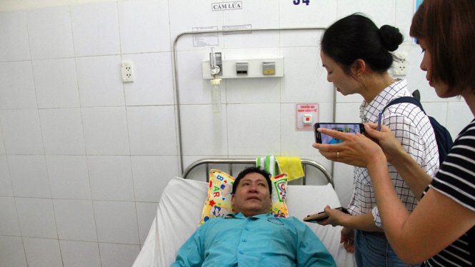 Đoàn cán bộ của Phường 7 (Vũng Tàu) đang nằm điều trị tại Bệnh viện Đà Nẵng - Ảnh: Đoàn Cường