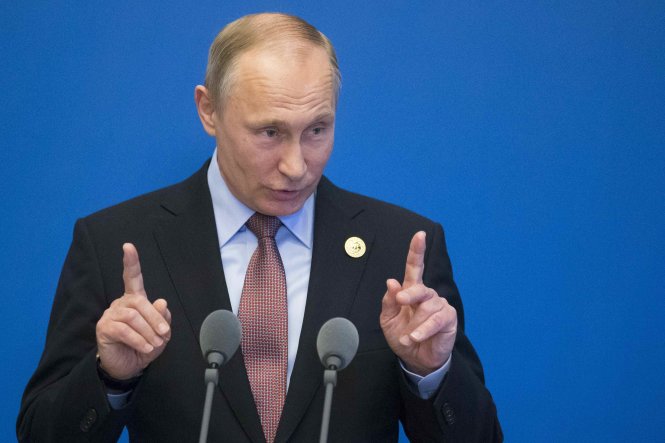 Tổng thống Nga Vladimir Putin phát biểu trước báo chí bên lề diễn đàn quốc tế cấp cao 