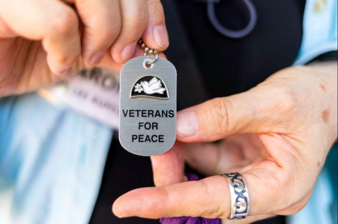 Vòng cổ lưu niệm của Veterans for Peace - Ảnh: The Huffington Post
