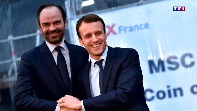 Tổng thống Pháp Emmanuel Macron (phải) và Thủ tướng Édouard Philippe đang tỏ ra ăn ý với việc chọn nội các mới - Ảnh: AFP