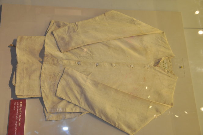 Bộ quần áo tơ tằm Bác Hồ tặng ông Trịnh Như Lương năm 1949 - Ảnh: V.V.TUÂN