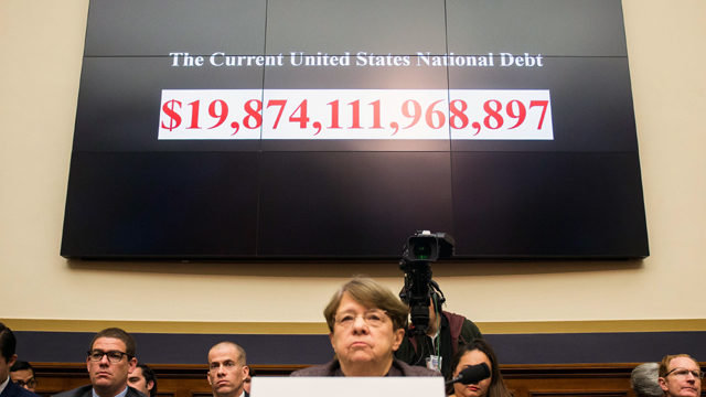 Khoảng nợ quốc gia của chính phủ Mỹ hiện tại gần 20 nghìn tỉ USD - Ảnh: AFP