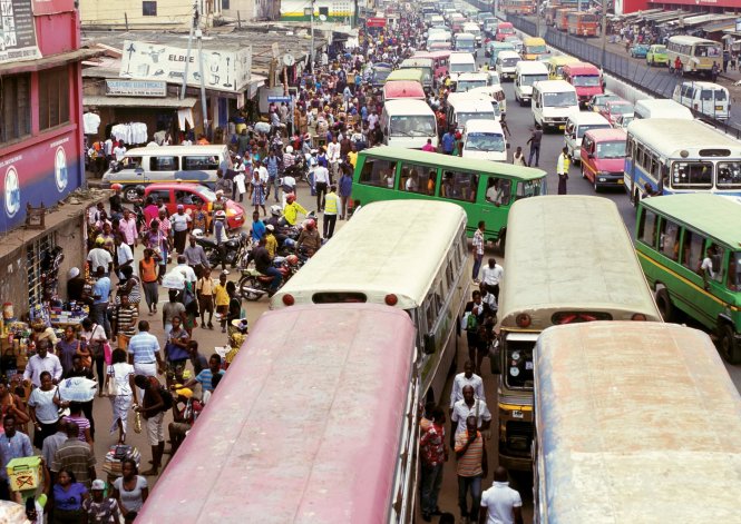Dòng xe hỗn độn trên đường tại Nairobi, châu Phi - Ảnh: Getty Images