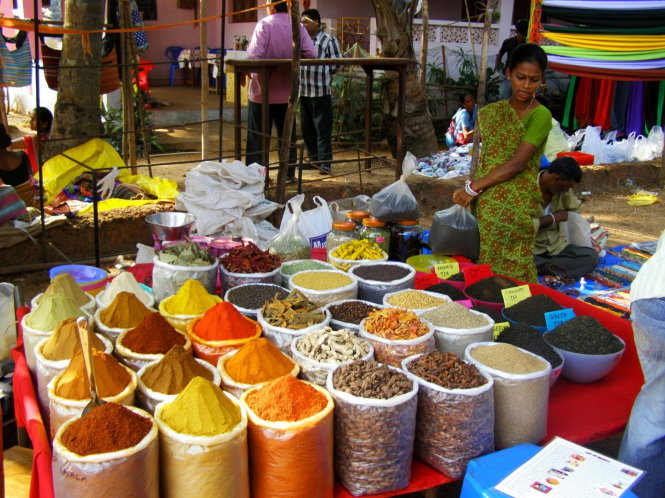 Sắc màu gia vị quen thuộc Ấn Độ ở chợ trời Anjuna-T.T.H.
