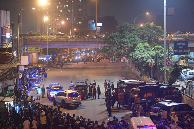 Cảnh sát phong tỏa hiện trường vụ nổ - Ảnh: Reuters