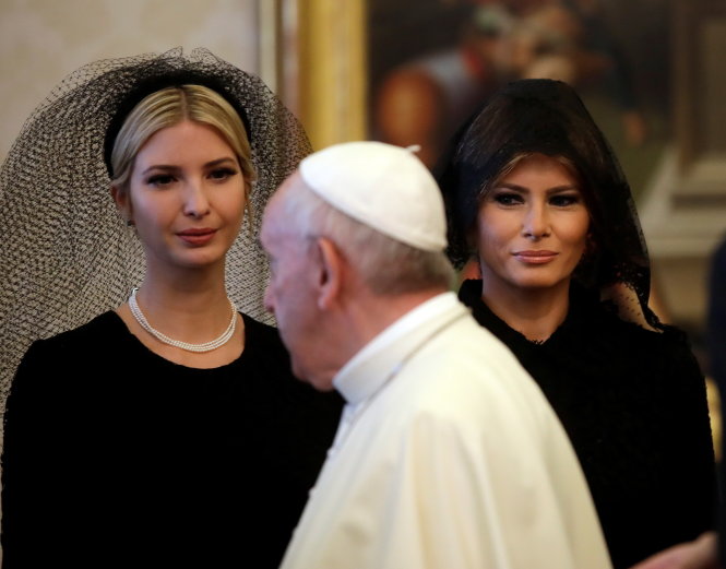 Giáo hoàng Francis trong buổi tiếp Tổng thống Trump cùng bà Melania và cô Ivanka Trump - Ảnh: Reuters