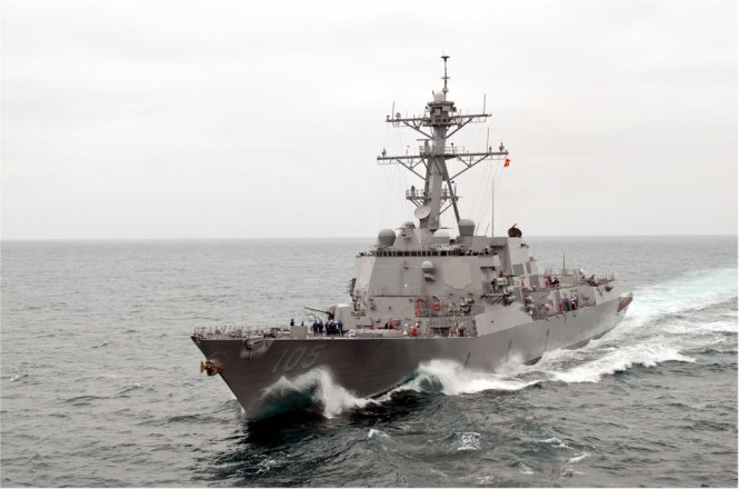 Tàu khu trục mang tên lửa dẫn đường USS Dewey - Ảnh: navasource
