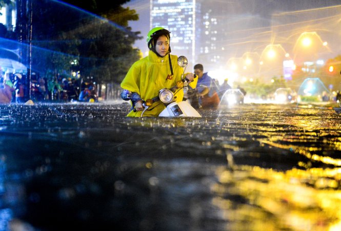 Giải nhất thuộc về ảnh Cô gái trong mưa của tác giả Thanh Tùng