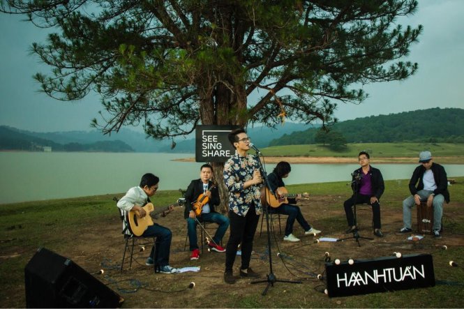 Với See Sing Share, Hà Anh Tuấn là ca sĩ đầu tiên tại Việt Nam tạo và sở hữu một định dạng live acoustic riêng dành cho mình trên kênh online - Ảnh: Cao Trung Hiếu.