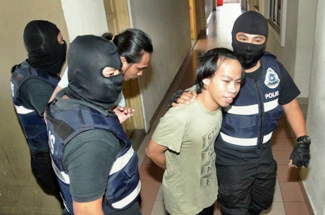 Giải ra tòa hai thanh niên ném lựu đạn vào hộp đêm Movida (Malaysia) cuối tháng 6-2016 - Ảnh: The Star