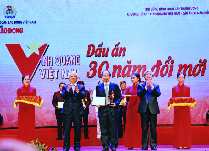 Ông Lý Minh Long là một trong 18 cá nhân có thành tích xuất sắc, tiêu biểu được vinh danh trong chương trình “Vinh quang VN - Dấu ấn 30 năm đổi mới”. Ảnh CTV