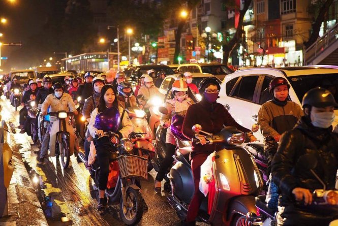 Cảnh tắc đường thường xuyên trên địa bàn Hà Nội vào giờ cao điểm - ẢNH: Nguyễn Khánh