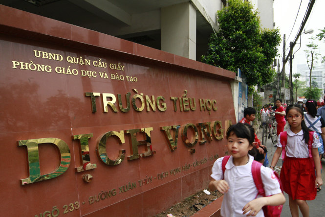 Trường tiểu học Dịch Vọng A, quận Cầu Giấy luôn là “điểm nóng” về tuyển sinh đầu cấp ở Hà Nội - Ảnh: Nam Trần