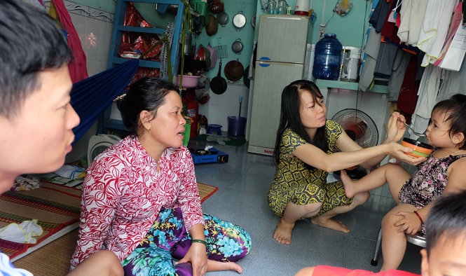Gia đình công nhân Huỳnh Thị Đợi sống tằn tiện trong căn phòng trọ nhỏ mỗi năm một tăng giá - Ảnh: V.THỦY