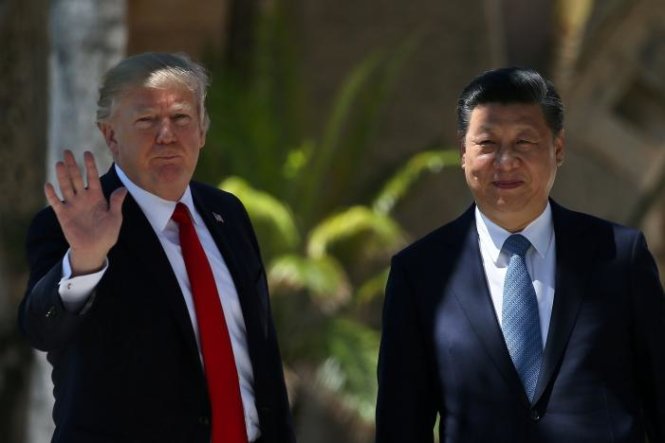 Tổng thống Mỹ Donald Trump (trái) và Chủ tịch Trung Quốc Tập Cận Bình (phải) trong cuộc gặp tại Florida đầu tháng 4 - Ảnh: Reuters