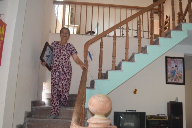 Bà Đàm Thị Phước trong ngôi nhà mới - Ảnh: Tấn Lực
