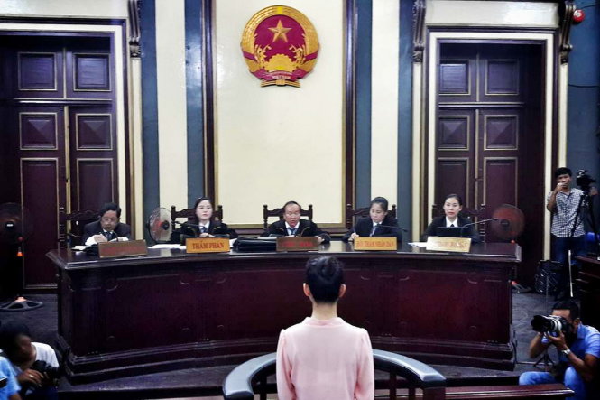 Chủ tọa phiên tòa thẩm vấn hoa hậu Phương Nga - Ảnh: Hữu Khoa