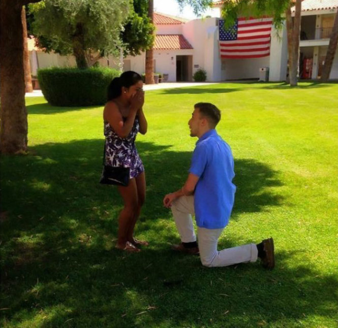 Tháng 5-2015, Matt khiến Laura ngỡ ngàng khi đưa cô về trường mẫu giáo khi xưa và cầu hôn cô