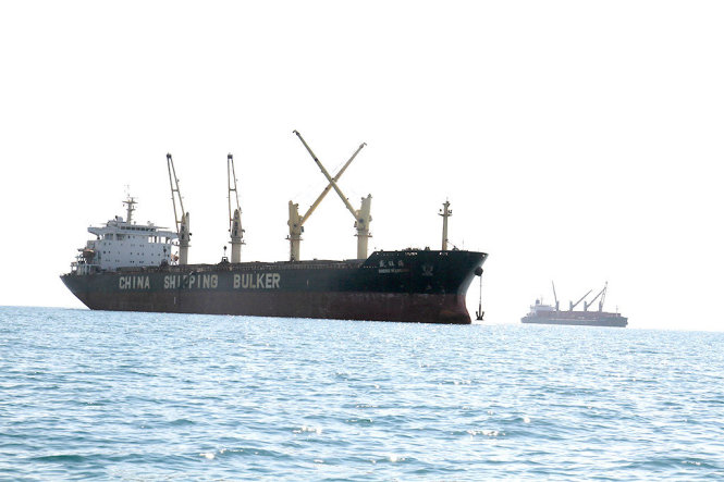 Tàu nước ngoài chở cát từ Phú Quốc đi Singapore - ẢNH: V.Tr