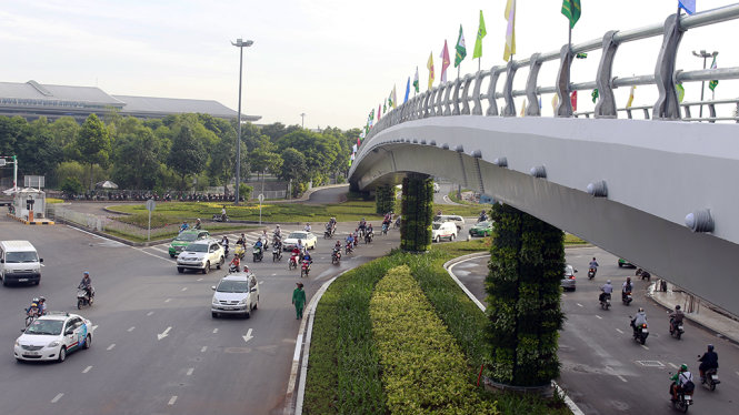 Công trình được xây dựng sẽ góp phần xóa kẹt xe tại khu vực sân bay Tân Sơn Nhất - Ảnh: Hồng Ly