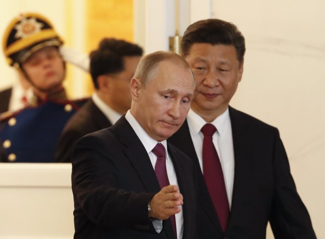 Tổng thống Nga Vladimir Putin gặp chủ tịch Trung Quốc Tập Cận Bình ở Matxcơva - Ảnh: Reuters