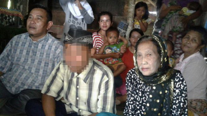 Cả cậu bé và người phụ nữ được nói là đã dọa tự tử nếu không được cưới nhau - Ảnh: AFP