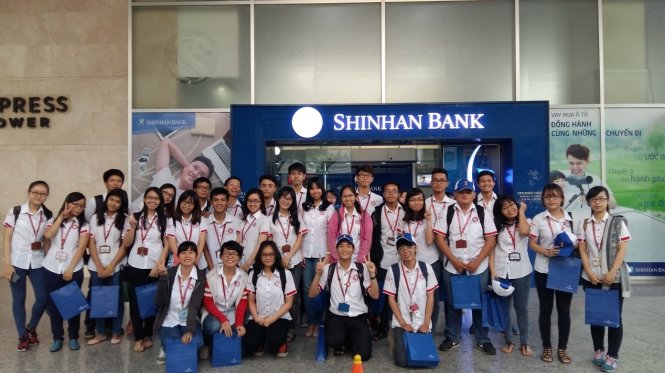 Sinh viên Chương trình CLC tham quan Ngân hàng Shinhan Việt Nam