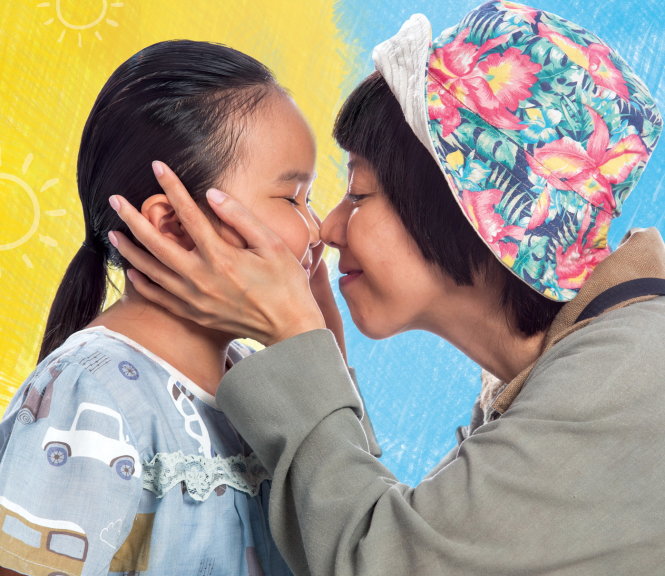 Hai mẹ con Nắng và Mưa trong poster phần 2 của phim - Ảnh: ĐPCC