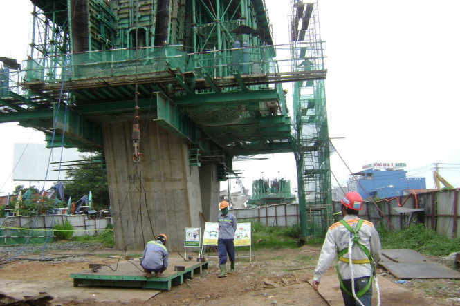 xây trụ cầu metro xa lộ Hà Nội đoạn trên địa bàn Q.9 (2)