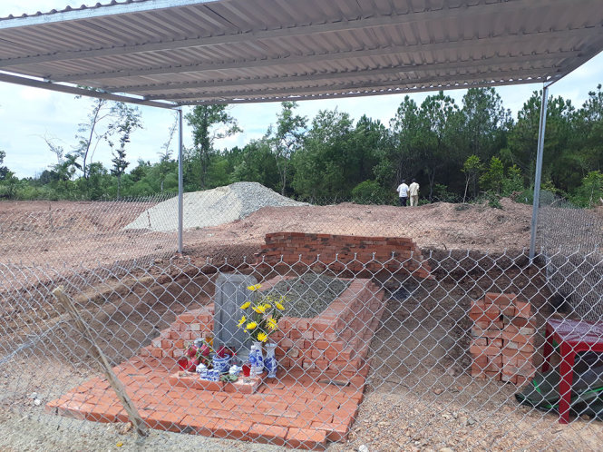 Hội đồng Nguyễn Phước Tộc đề nghị phục hồi lại ngôi mộ tại vị trí cũ - Ảnh: NHẬT LINH