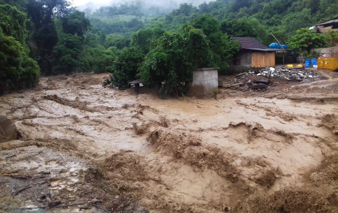 Hiện trường vụ lũ quét tại xã Tà Cạ, huyện Kỳ Sơn, Nghệ An chiều 21-7 - ẢNH: LÔ QUANG