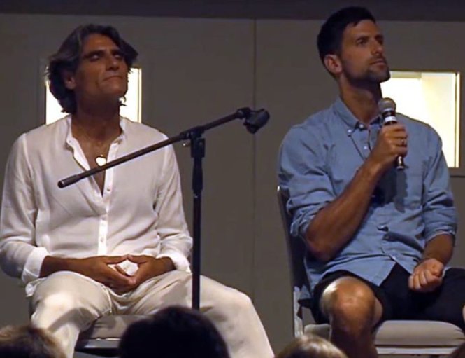 Sự xuất hiện của Pepe Imaz (trái) được xem là một trong những nguyên nhân khiến Djokovic thụt lùi. Ảnh: TAILK TENNIS