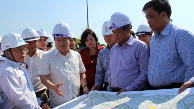 Ngày 10-3, Phó thủ tướng Chính phủ Trịnh Đình Dũng đã có chuyến thị sát với các bộ ngành trung ương, lãnh đạo một số tỉnh, thành vùng đồng bằng sông Cửu Long và nhà đầu tư xây dựng đường cao tốc tại Tiền Giang.