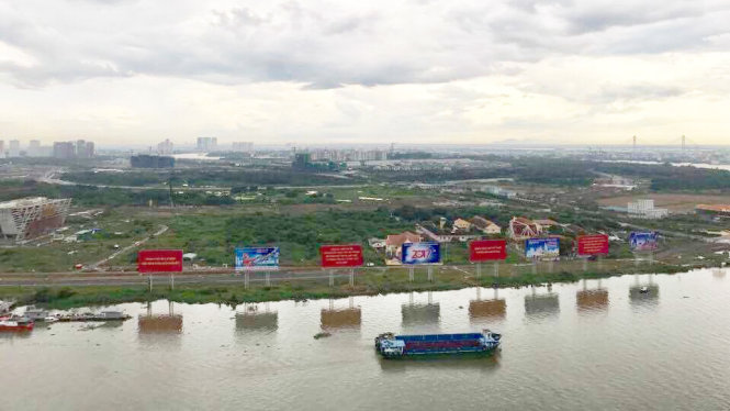 Bờ sông Sài Gòn Quận 2 nhìn từ phía Quận 1 - Ảnh: N.BÌNH