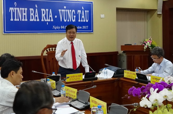 Ông Nguyễn Văn Trình, chủ tịch UBND tỉnh Bà Rịa- Vũng Tàu, tại cuộc họp quyết định về “số phận” VNEN ở tỉnh này sáng 4-8 - Ảnh: ĐÔNG HÀ