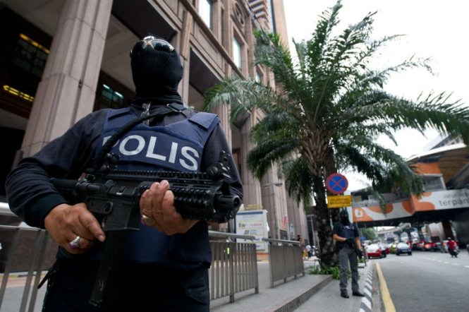Cảnh sát Malaysia buộc tội 6 người đàn ông, bao gồm 1 người Indonesia, lên kế hoạch tấn công khủng bố tại Malaysia hồi tháng 4 - Ảnh: AFP