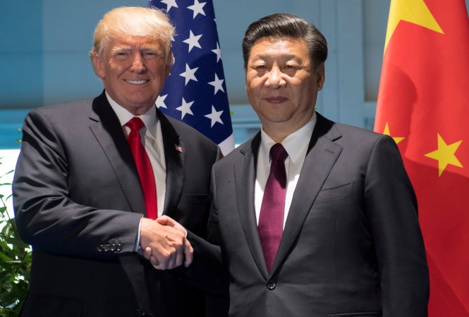Tổng thống Donald Trump bắt tay Chủ tịch Trung Quốc Tập Cận Bình bên lề Hội nghị G20 tại Đức hồi tháng 7 - Reuters
