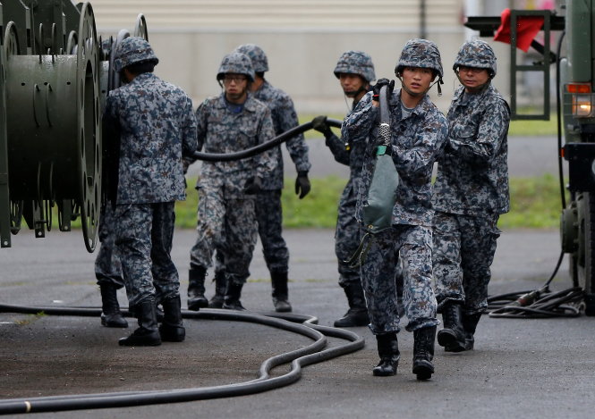Binh sĩ Nhật tập trận để phòng ngừa tấn công từ Triều Tiên - Ảnh: REUTERS