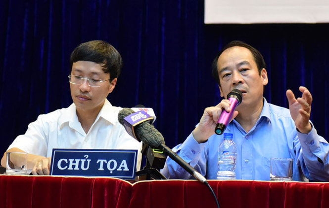 Chủ toạ cuộc họp  là PGS TS Trần Đắc Phu và PGS TS Phan Trọng Lân đưa ra các khuyến cáo phòng chống mầm bệnh cho người dân - Ảnh: HỮU THUẬN