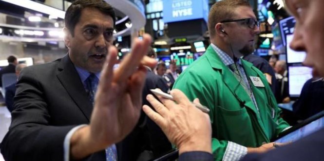 Căng thẳng trên thị trường chứng khoán toàn cầu - Ảnh: REUTERS